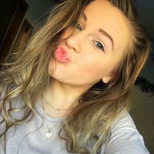 Meet your Posher, Abigail